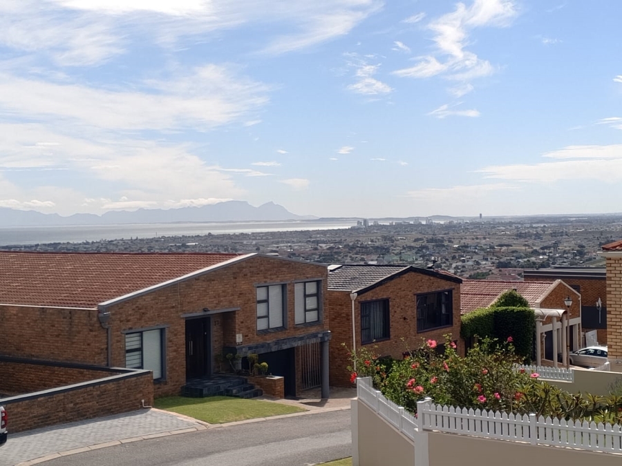 To Let 3 Bedroom Property for Rent in Mountainside Western Cape